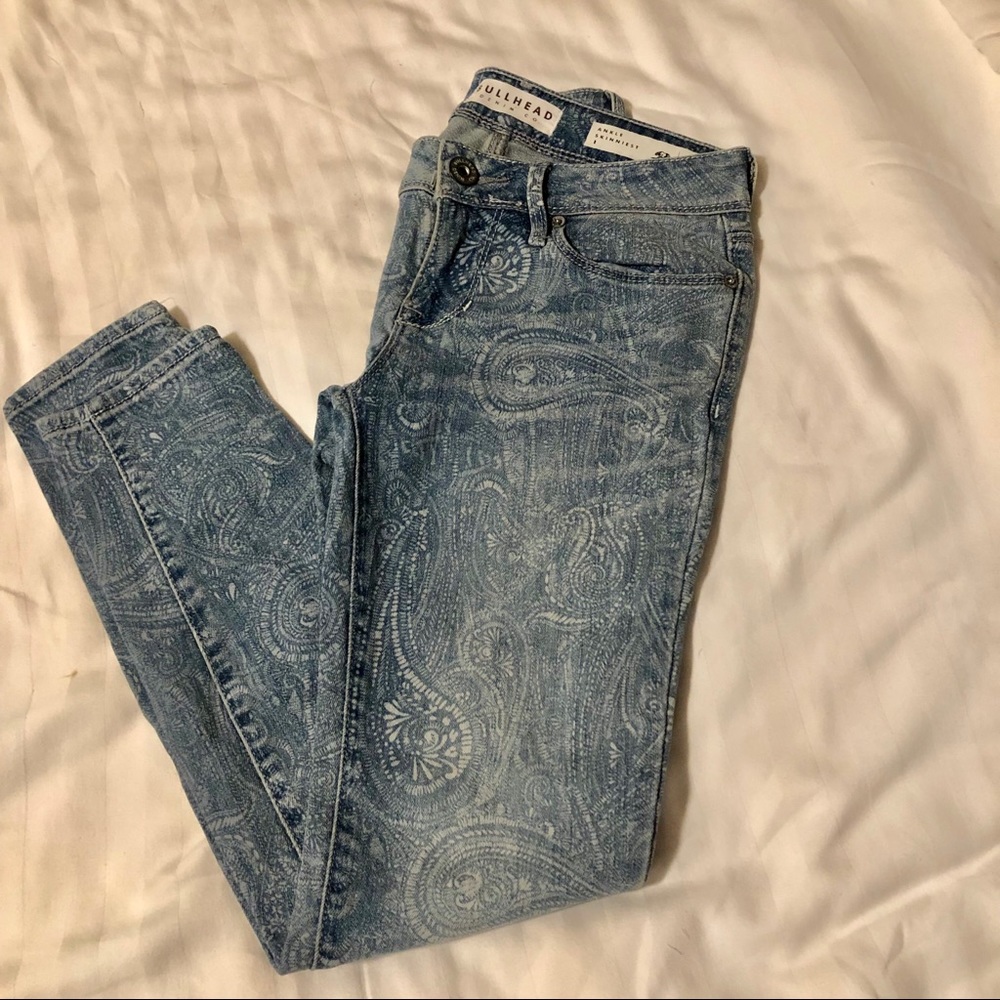 Bullhead paisley printed skinny jeans size 1